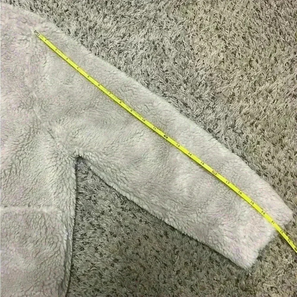 Old Navy Relaxed Cozy Sherpa Faux-Fur Jacket for Women - Picture 9 of 10